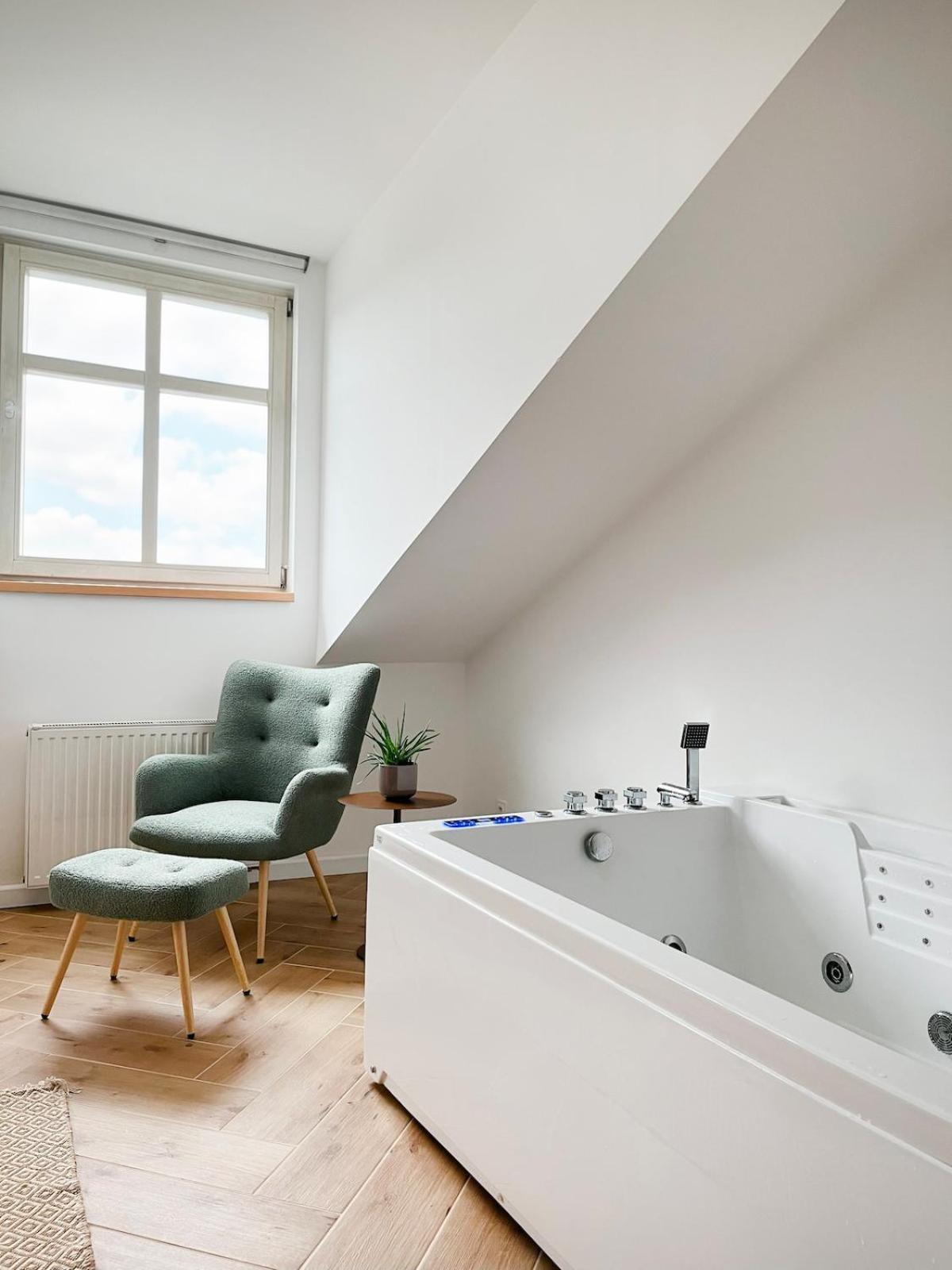 Premium Jacuzzi With Air Conditioning, Main Square Cracow Apartment *